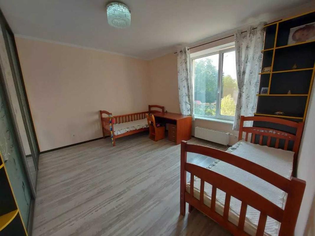 Long term rent 3 bedroom-(s) apartment Ivana Kavaleridze Street 9