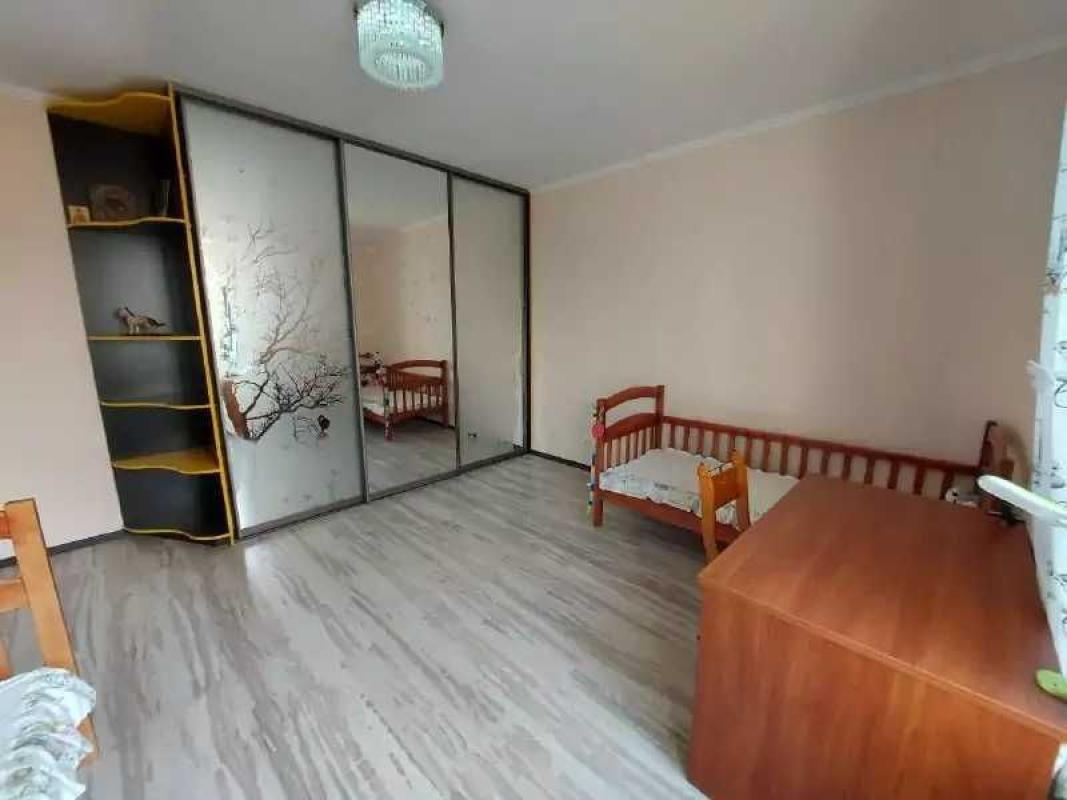 Long term rent 3 bedroom-(s) apartment Ivana Kavaleridze Street 9