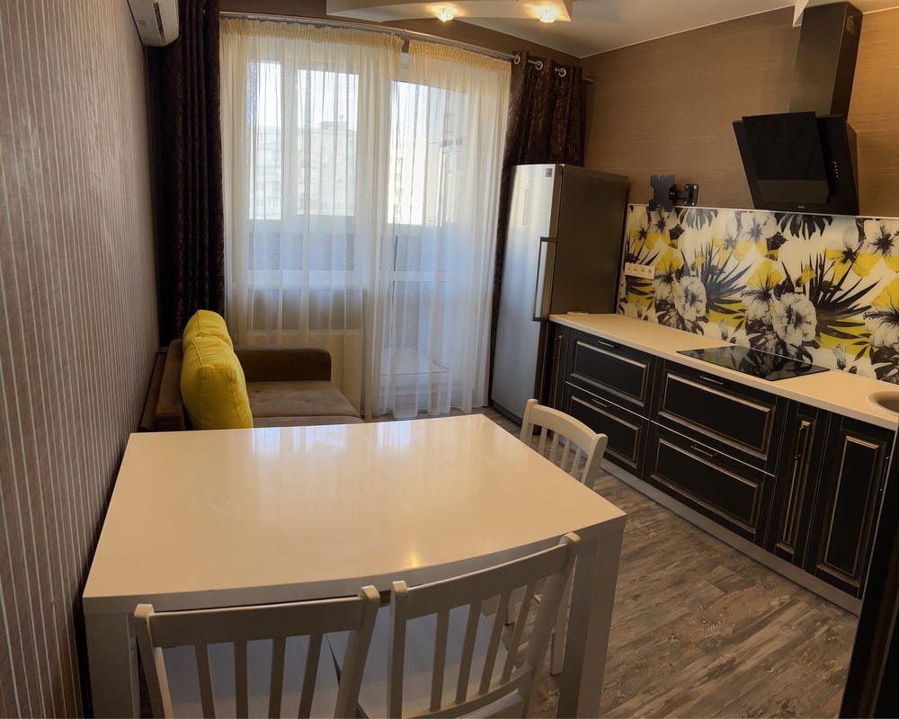Long term rent 2 bedroom-(s) apartment Heroyiv polku "Azov" Street (Marshala Malynovskoho Street) 8