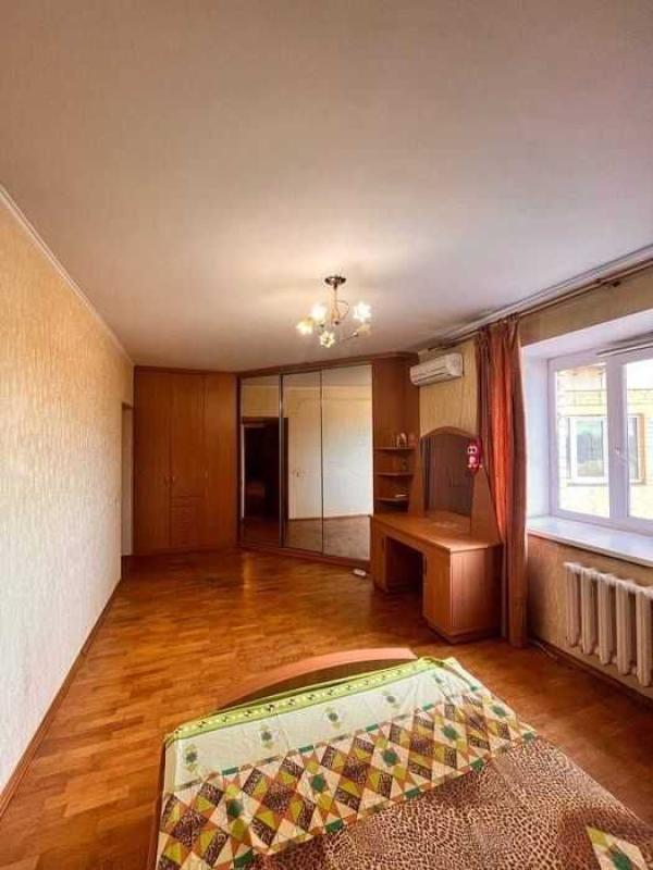 Long term rent 3 bedroom-(s) apartment Myropilska Street 39