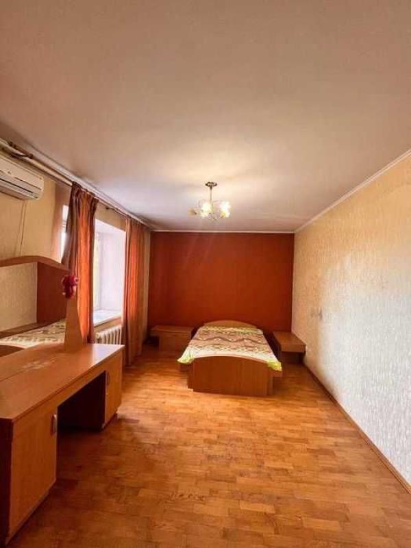 Долгосрочная аренда 3 комнатной квартиры Миропольская ул. 39