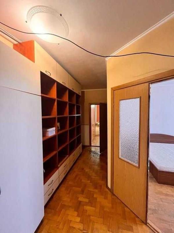 Long term rent 3 bedroom-(s) apartment Myropilska Street 39