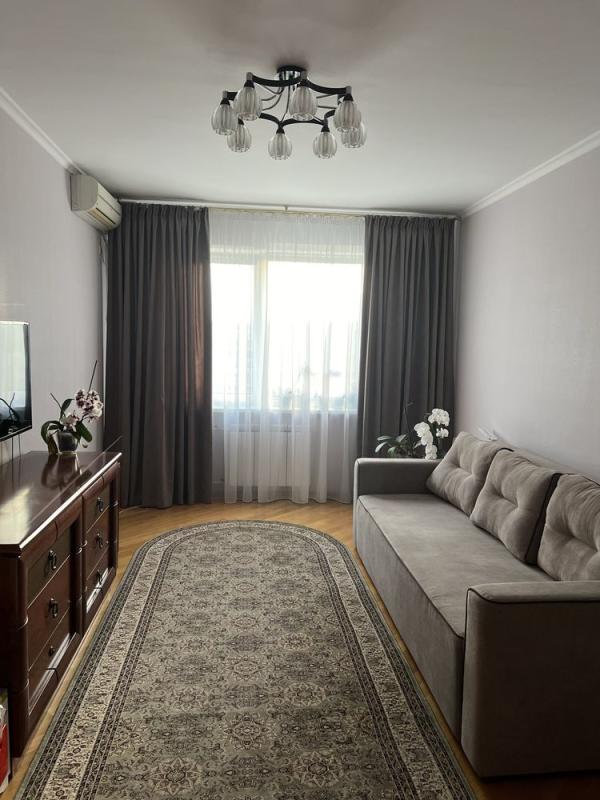 Продаж 1 кімнатної квартири 40 кв. м, Сосницька вул. 19