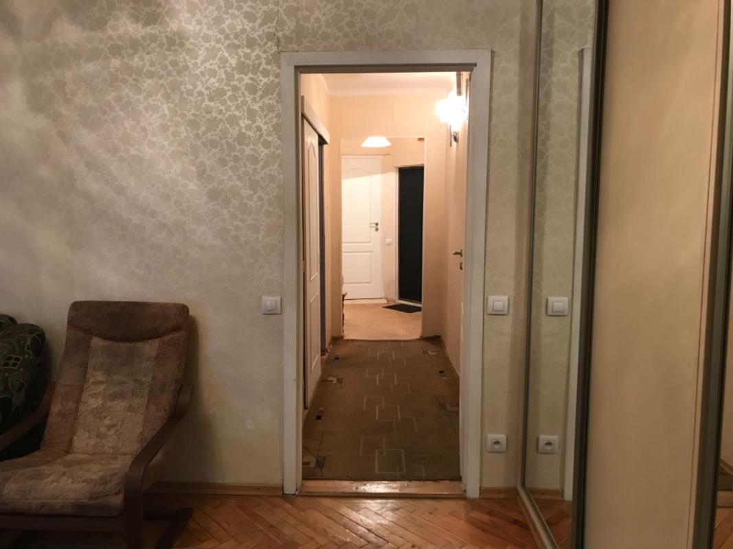 Long term rent 2 bedroom-(s) apartment Volodymyrska Street 82а