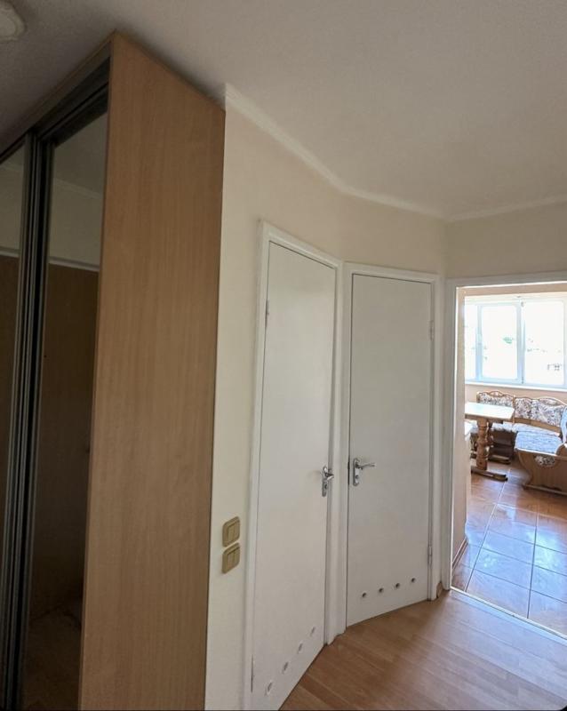 Long term rent 3 bedroom-(s) apartment Ivana Kotlyarevskogo Boulevard (Pratsi Boulevard) 10