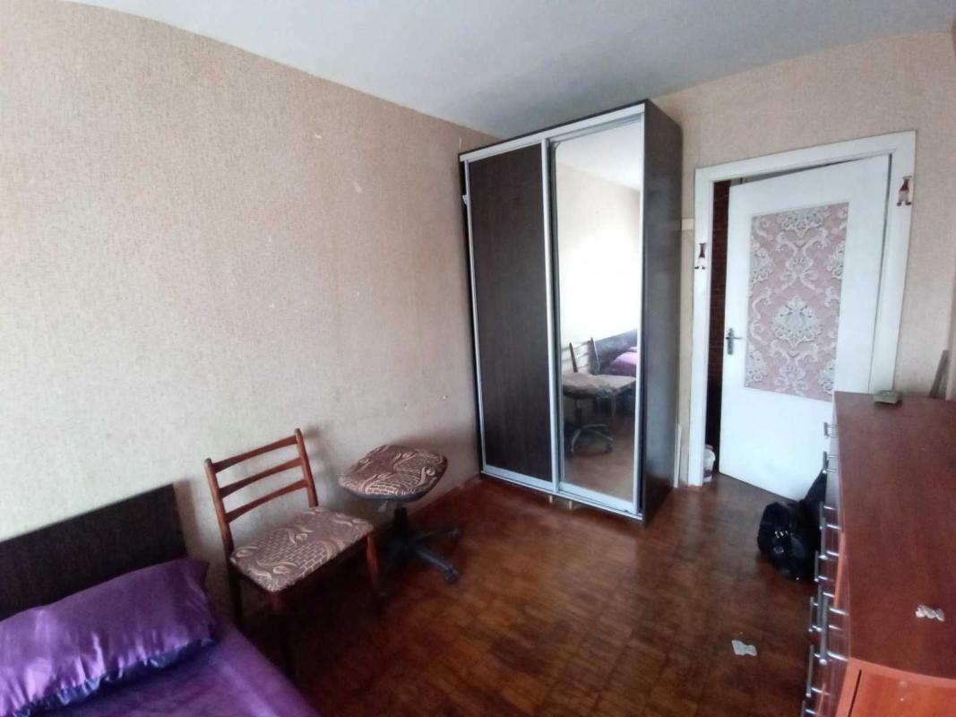 Long term rent 2 bedroom-(s) apartment Oleksandra Dovzhenka Street 4а