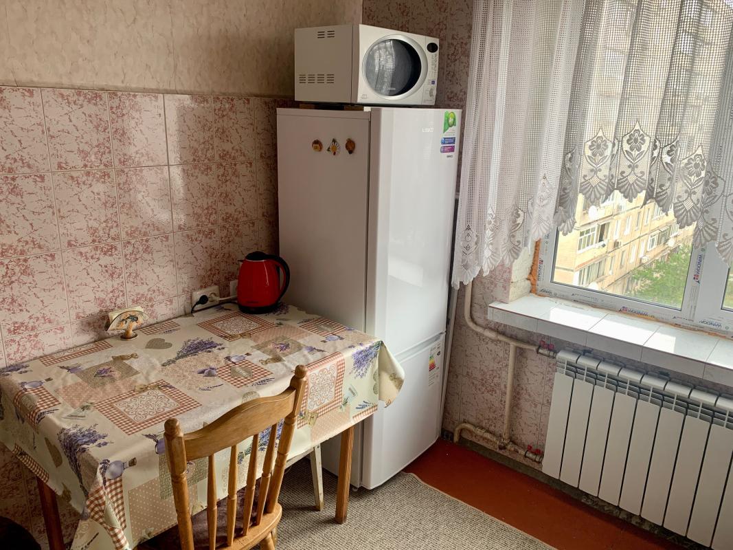 Long term rent 3 bedroom-(s) apartment Heroyiv polku "Azov" Street (Marshala Malynovskoho Street) 32