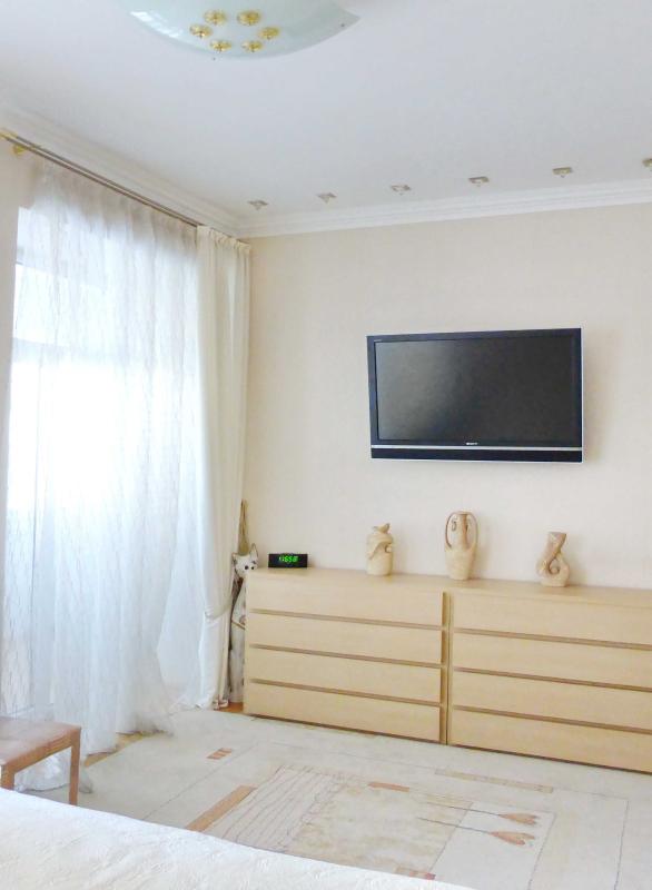 Long term rent 2 bedroom-(s) apartment Volodymyrska Street 69