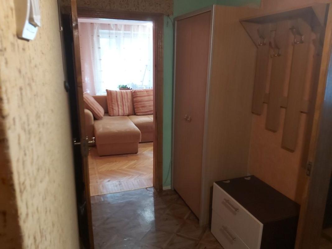 Long term rent 2 bedroom-(s) apartment Petra Hryhorenka Avenue (Marshala Zhukova Avenue) 19