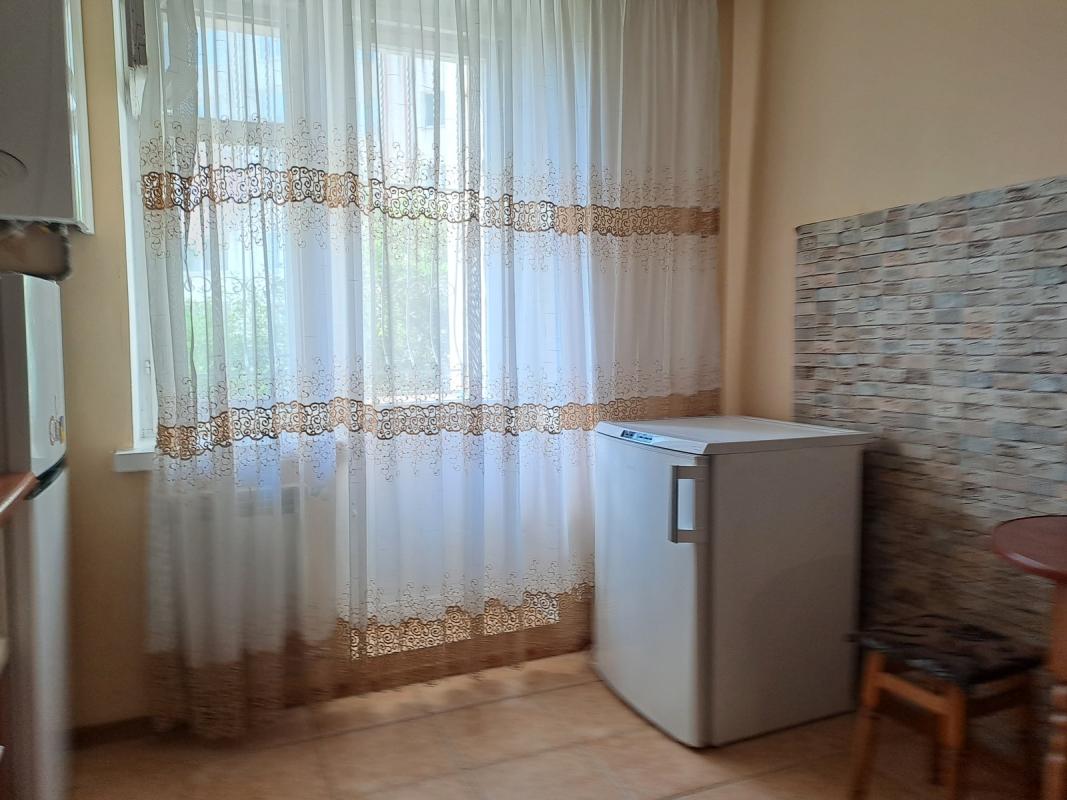Long term rent 3 bedroom-(s) apartment Luchakivskoho Street 3