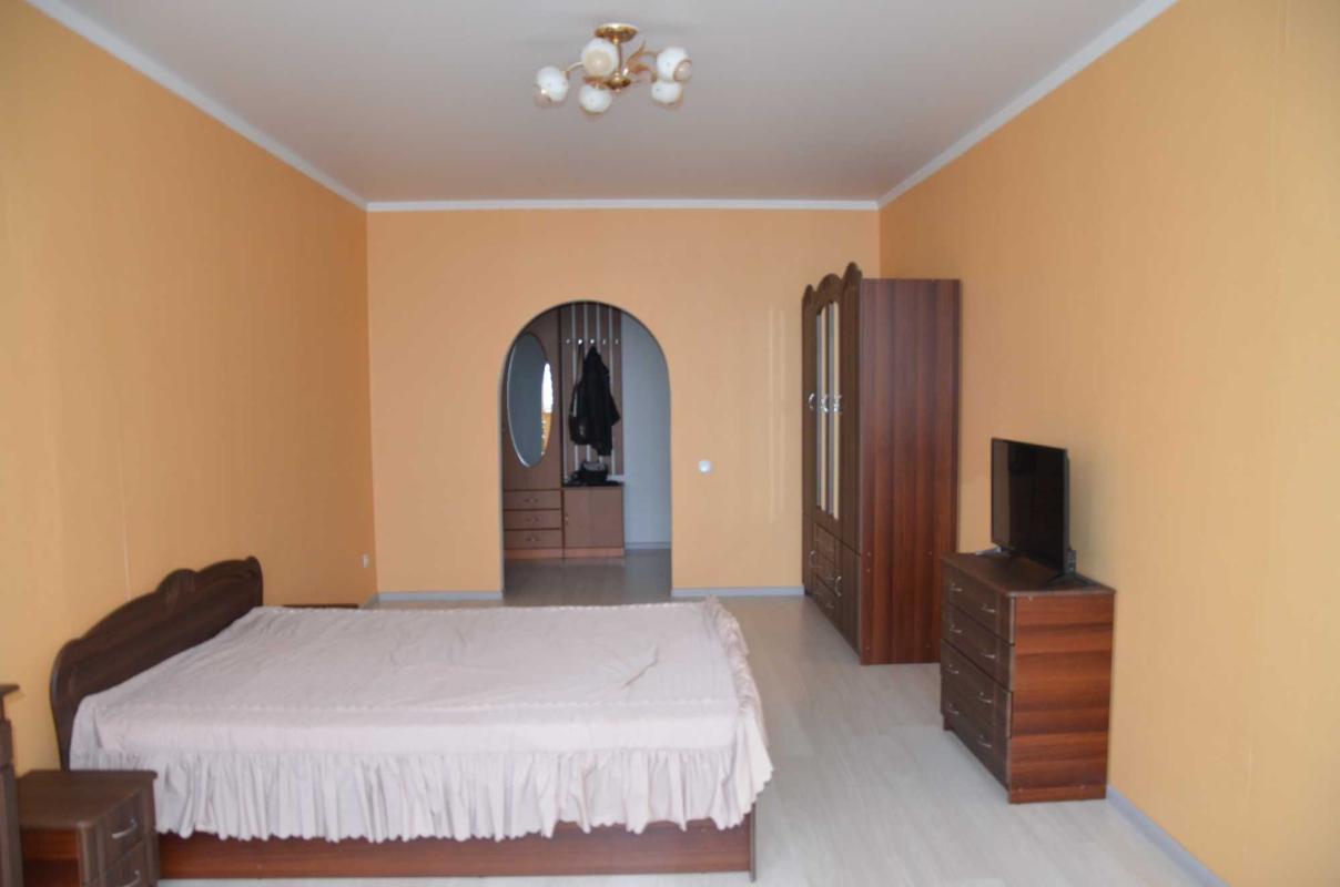 Sale 1 bedroom-(s) apartment 60 sq. m., Kharkivske Road 19