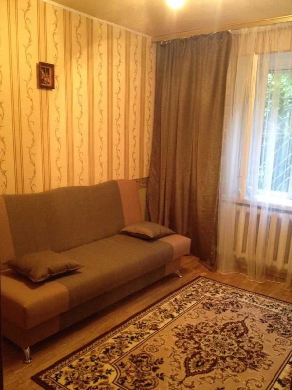 Long term rent 3 bedroom-(s) apartment Kostiantynivska Street 46/52