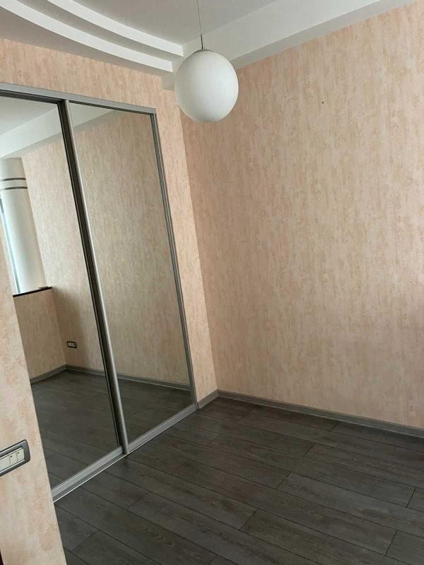 Long term rent 5 bedroom-(s) apartment Staronavodnytska Street 13