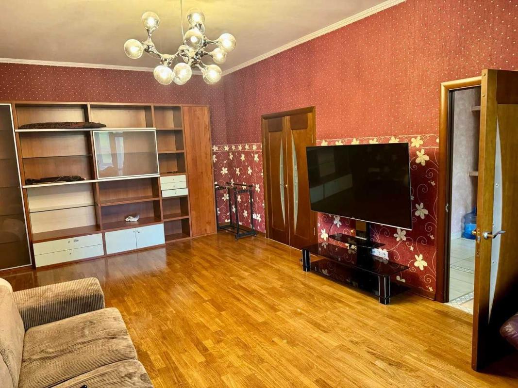 Long term rent 3 bedroom-(s) apartment Knyaziv Ostrozkykh street (Moskovska Street) 46/2