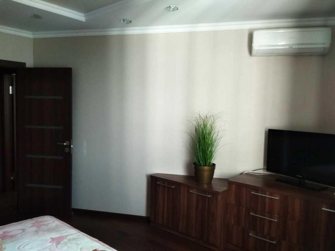 Sale 3 bedroom-(s) apartment 76 sq. m., Petra Hryhorenka Avenue (Marshala Zhukova Avenue) 16