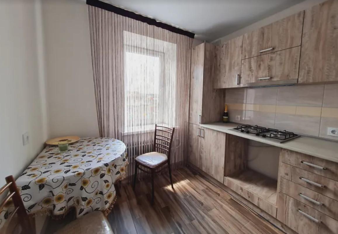 Sale 2 bedroom-(s) apartment 52 sq. m., Torhovytsia Street (Zhyvova Street) 12