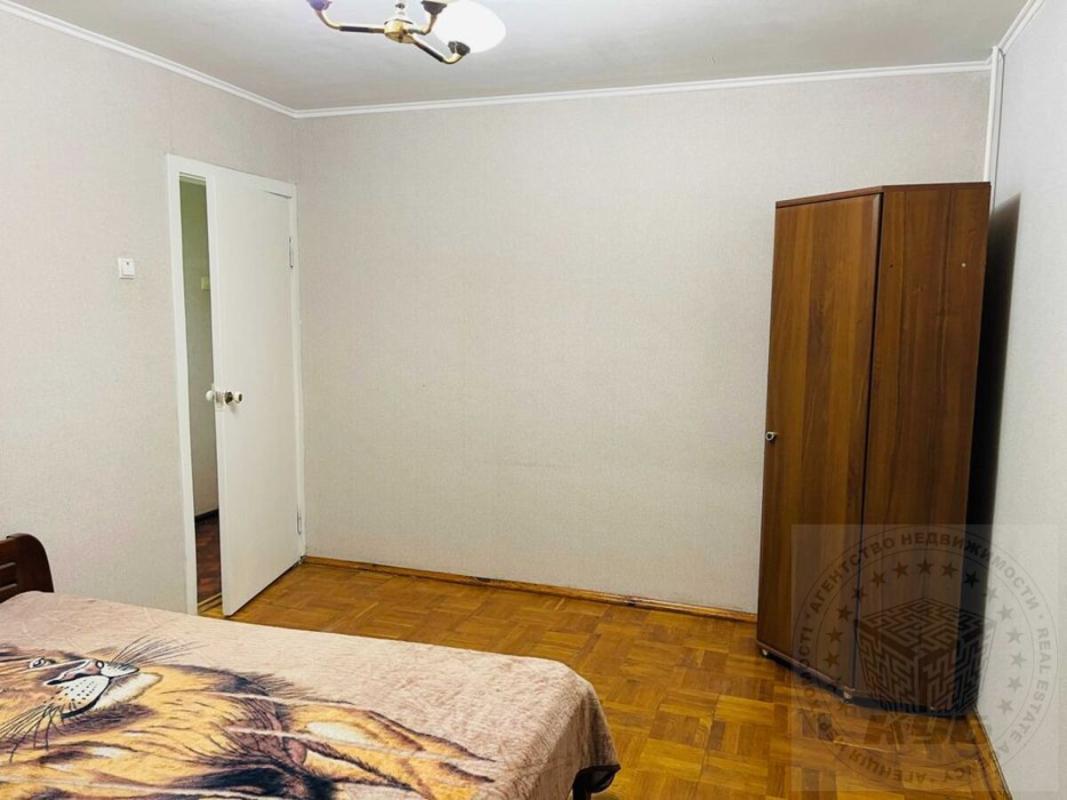 Sale 2 bedroom-(s) apartment 60 sq. m., Symyrenka Street
