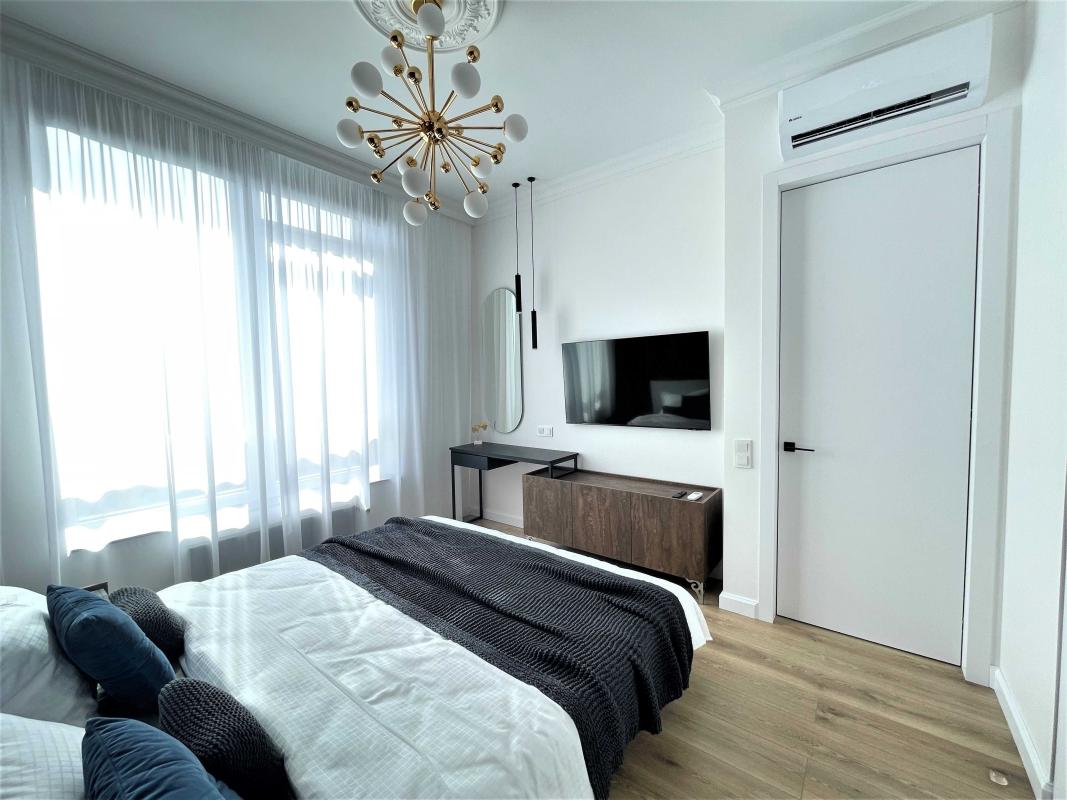 Long term rent 1 bedroom-(s) apartment Zhylianska Street 68