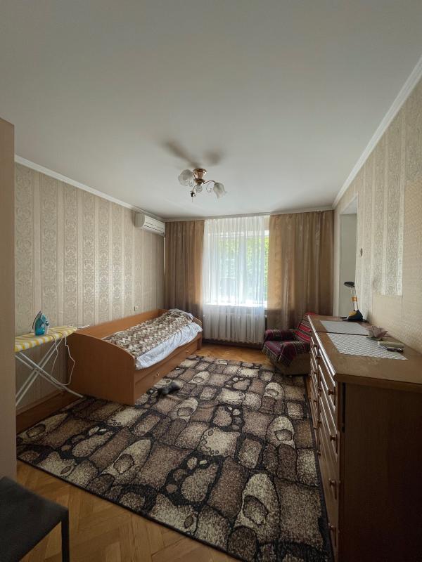 Long term rent 3 bedroom-(s) apartment Raisy Okipnoi Street 3