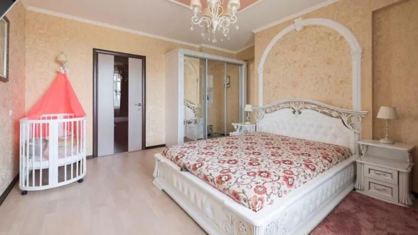Long term rent 3 bedroom-(s) apartment Iordanska street (Laiosha Havro Street) 1