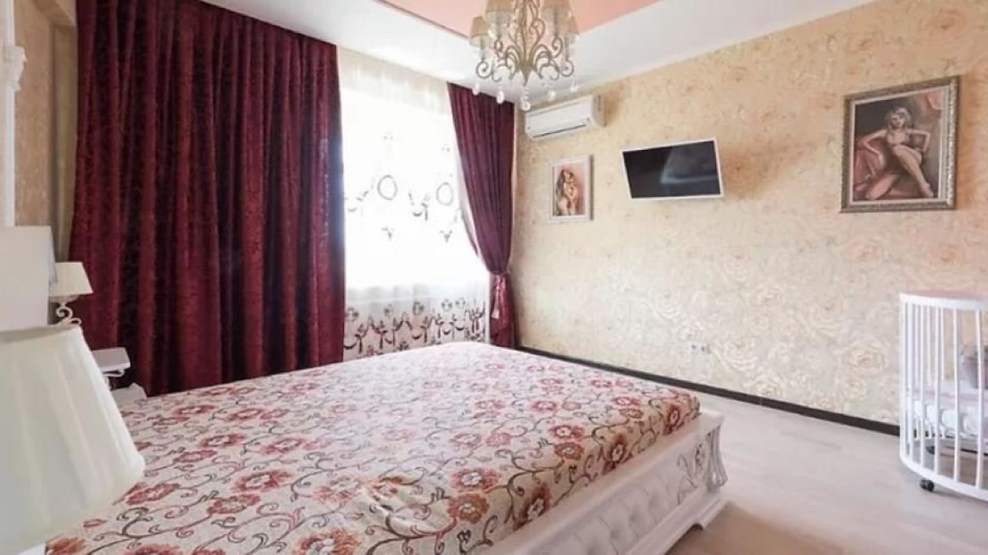 Long term rent 3 bedroom-(s) apartment Iordanska street (Laiosha Havro Street) 1