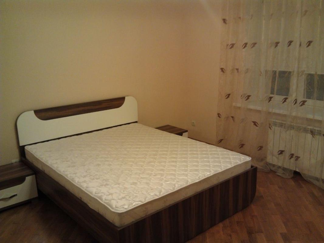 Долгосрочная аренда 3 комнатной квартиры Нежинская ул. 5
