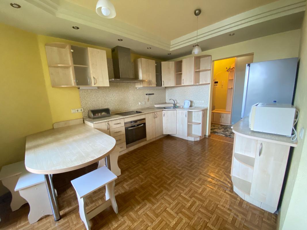 Long term rent 2 bedroom-(s) apartment Mykoly Bazhana Avenue 1м