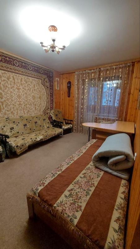 Long term rent 3 bedroom-(s) apartment Simi Prakhovykh Street 27