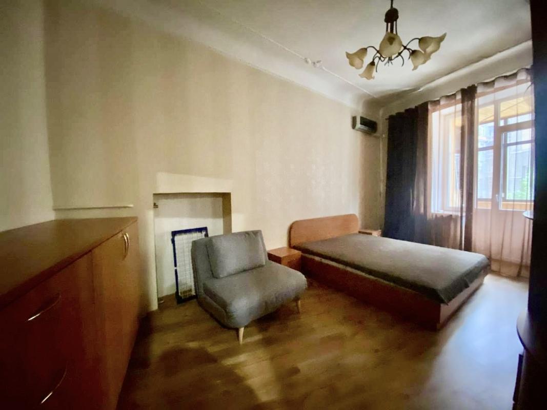 Long term rent 2 bedroom-(s) apartment Alchevskykh Street (Artema Street) 1/13