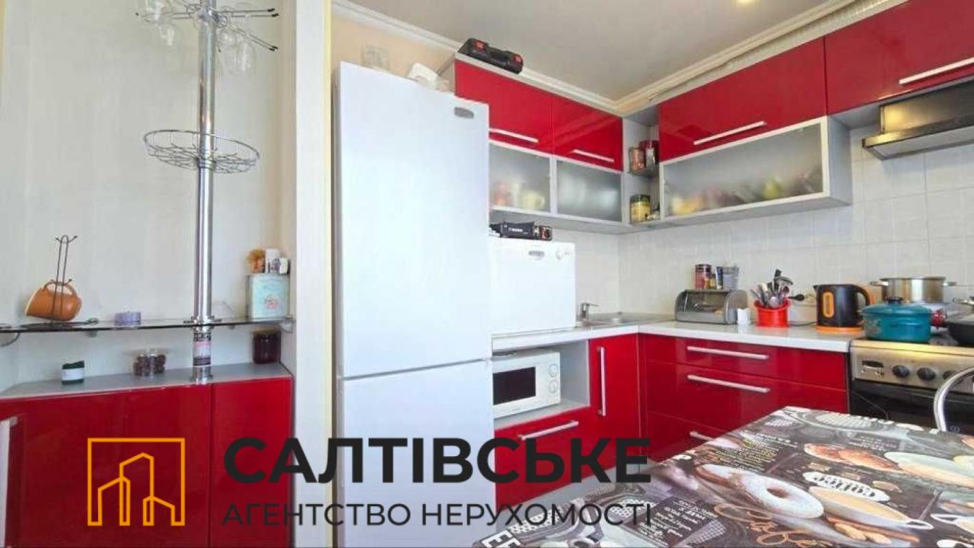 Продажа 3 комнатной квартиры 65 кв. м, Енакиевская ул. 30