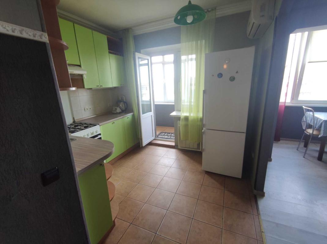 Long term rent 3 bedroom-(s) apartment Mykoly Mikhnovskoho Boulevard (Druzhby Narodiv Boulevard) 3