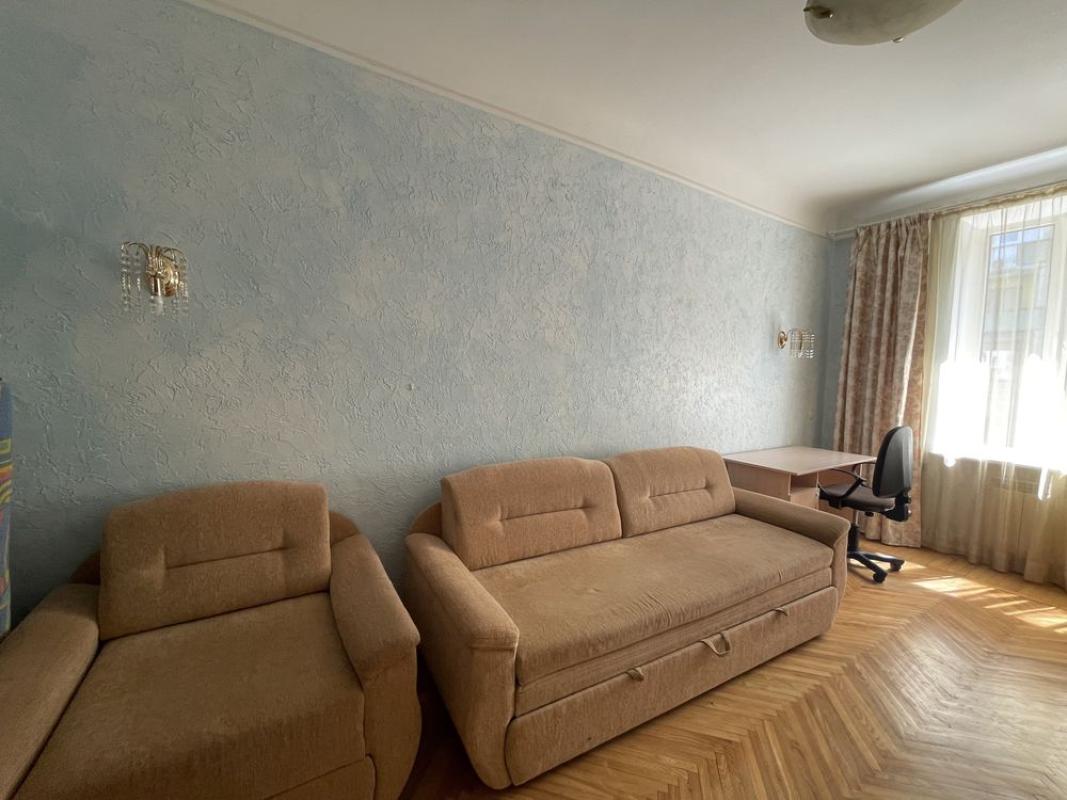 Long term rent 3 bedroom-(s) apartment Klovskyi Descent 11