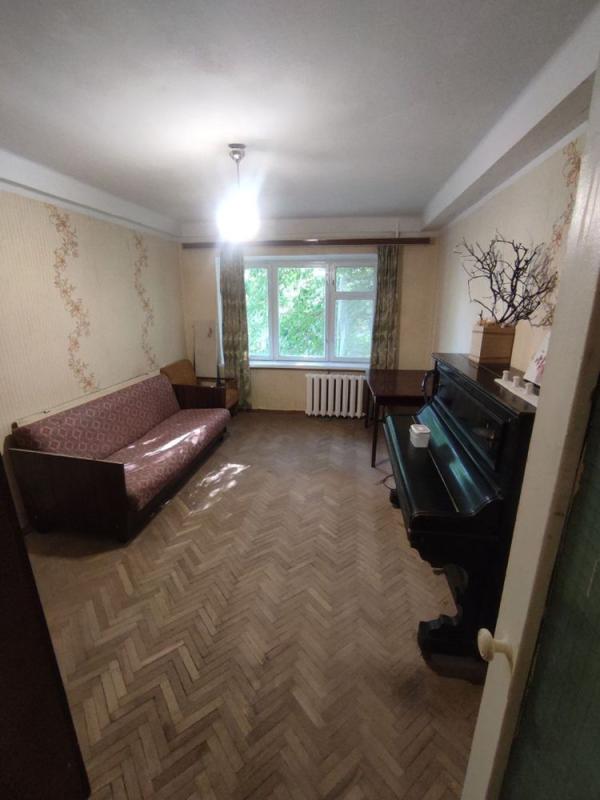 Long term rent 3 bedroom-(s) apartment Ternopilska Street 7а