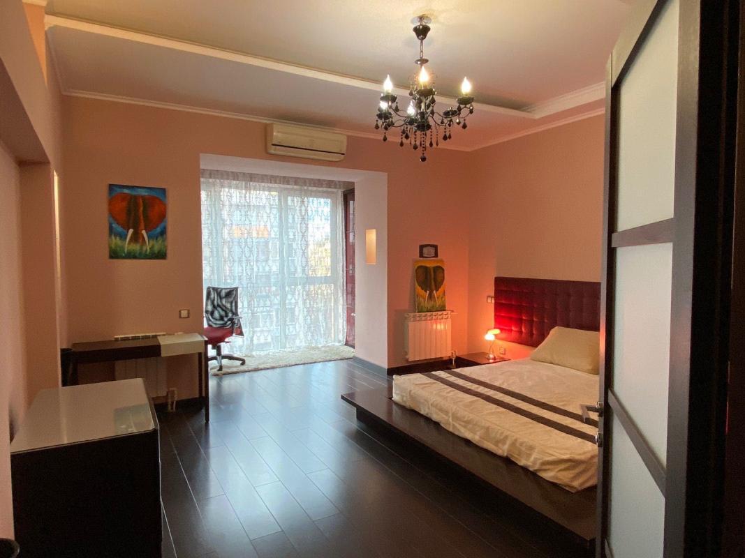 Долгосрочная аренда 2 комнатной квартиры Почайнинская ул. 70