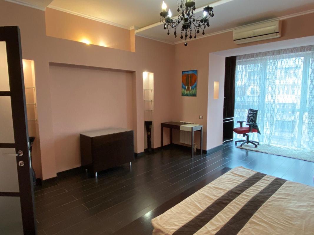 Long term rent 2 bedroom-(s) apartment Pochainynska Street 70