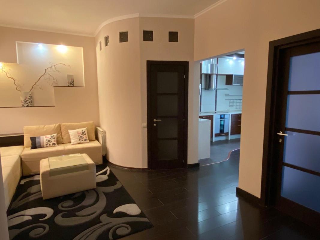 Long term rent 2 bedroom-(s) apartment Pochainynska Street 70