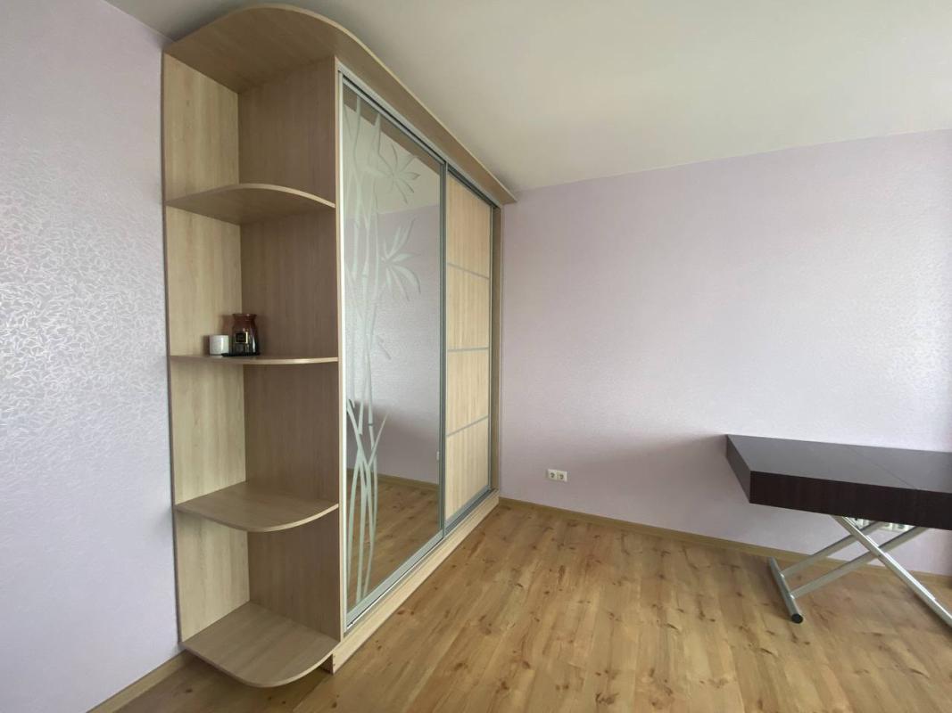 Long term rent 1 bedroom-(s) apartment Lopanska Street 35