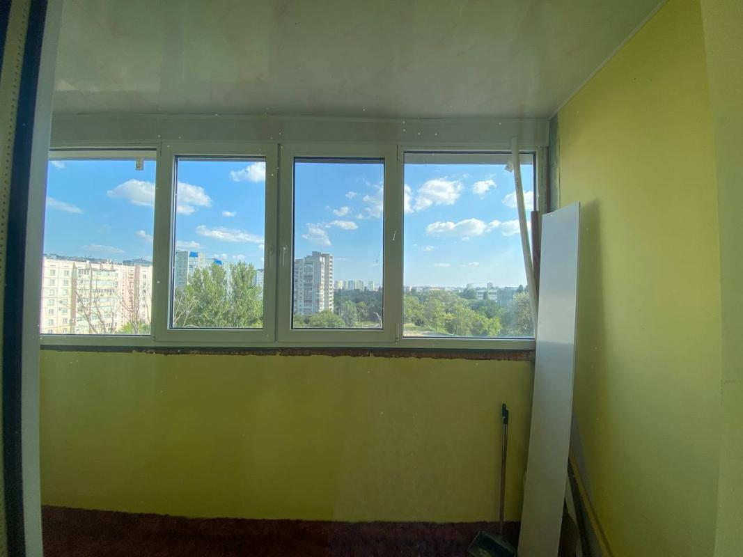 Довгострокова оренда 1 кімнатної квартири Лопанська вул. 35