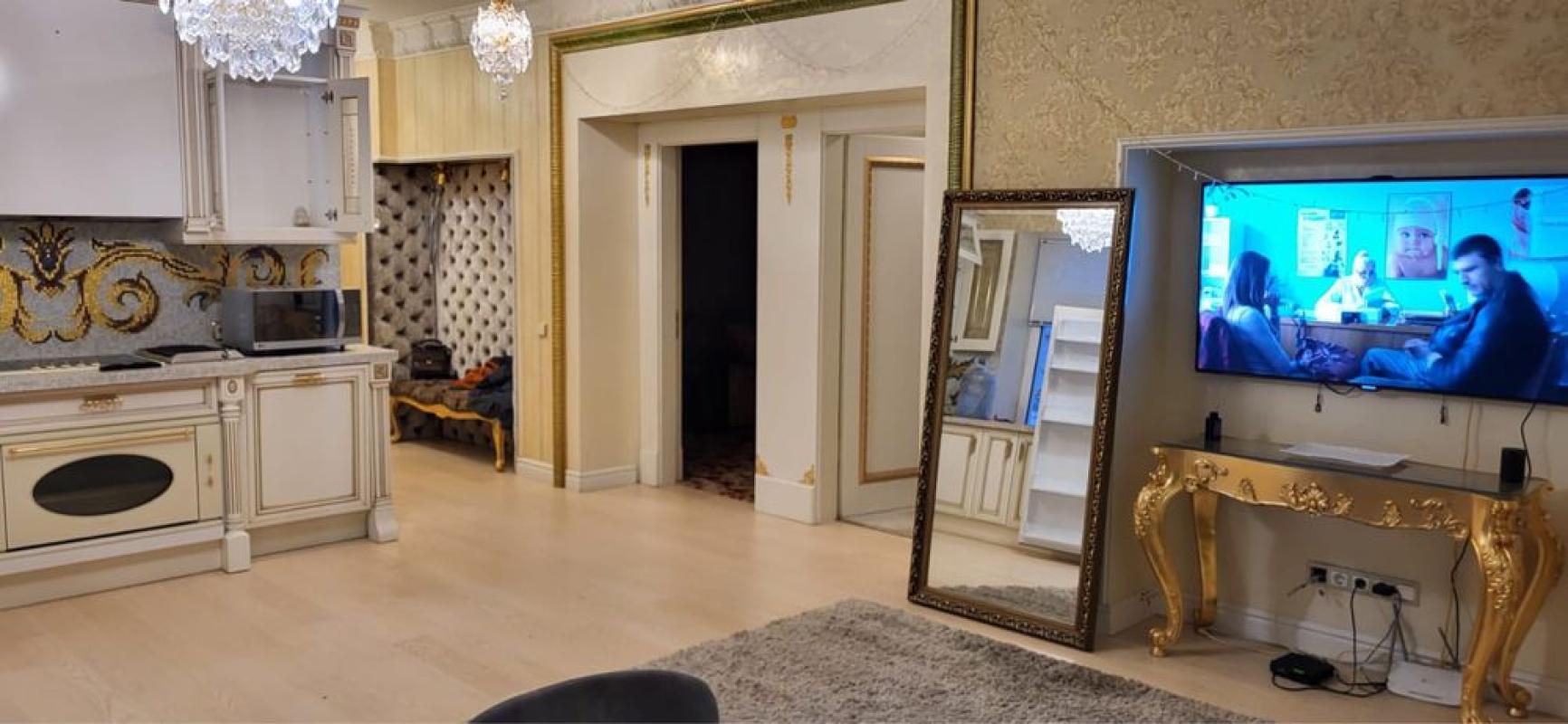 Long term rent 3 bedroom-(s) apartment Mykhaila Hrushevskoho Street 2/28