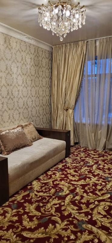 Long term rent 3 bedroom-(s) apartment Mykhaila Hrushevskoho Street 2/28