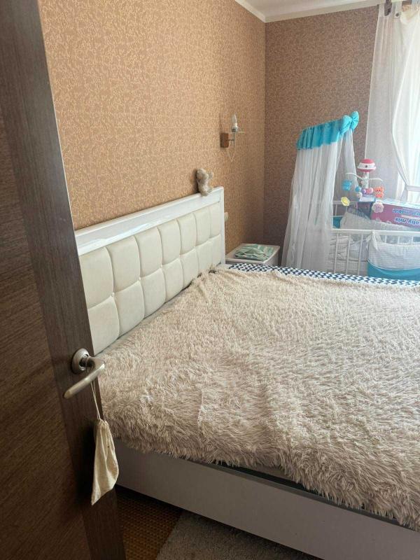 Long term rent 3 bedroom-(s) apartment Dekabrystiv Street 12/37