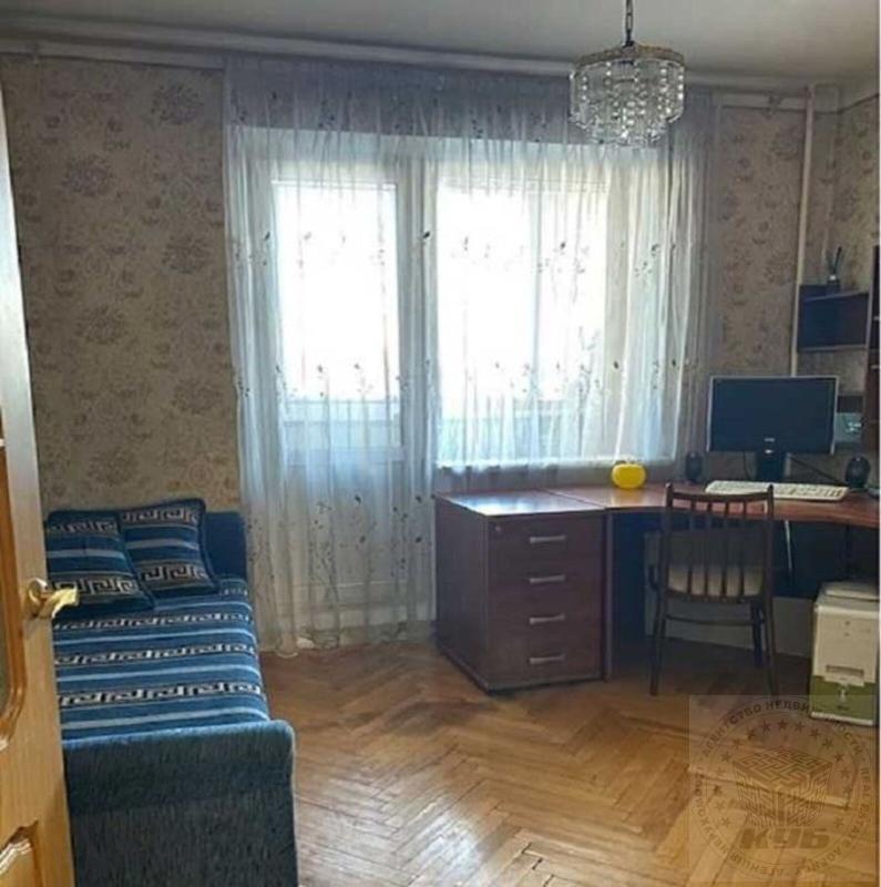 Продаж 3 кімнатної квартири 67 кв. м, Ірпінська вул. 64