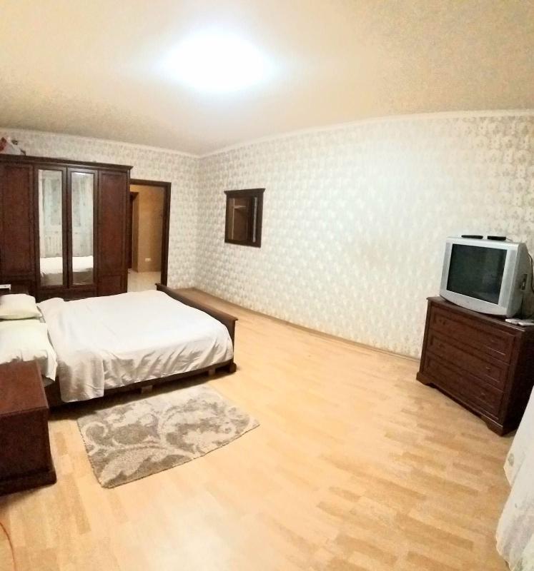 Долгосрочная аренда 1 комнатной квартиры Драгоманова ул. 1а