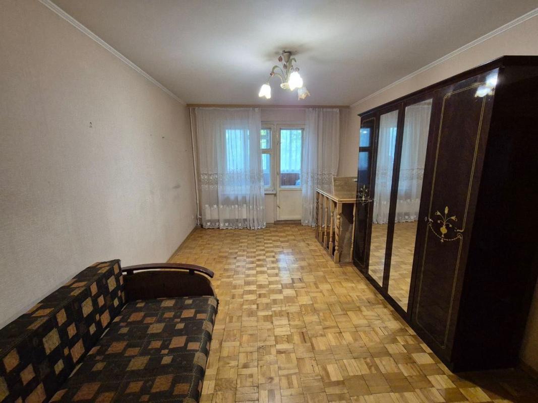 Long term rent 3 bedroom-(s) apartment Anny Akhmatovoi Street 39а