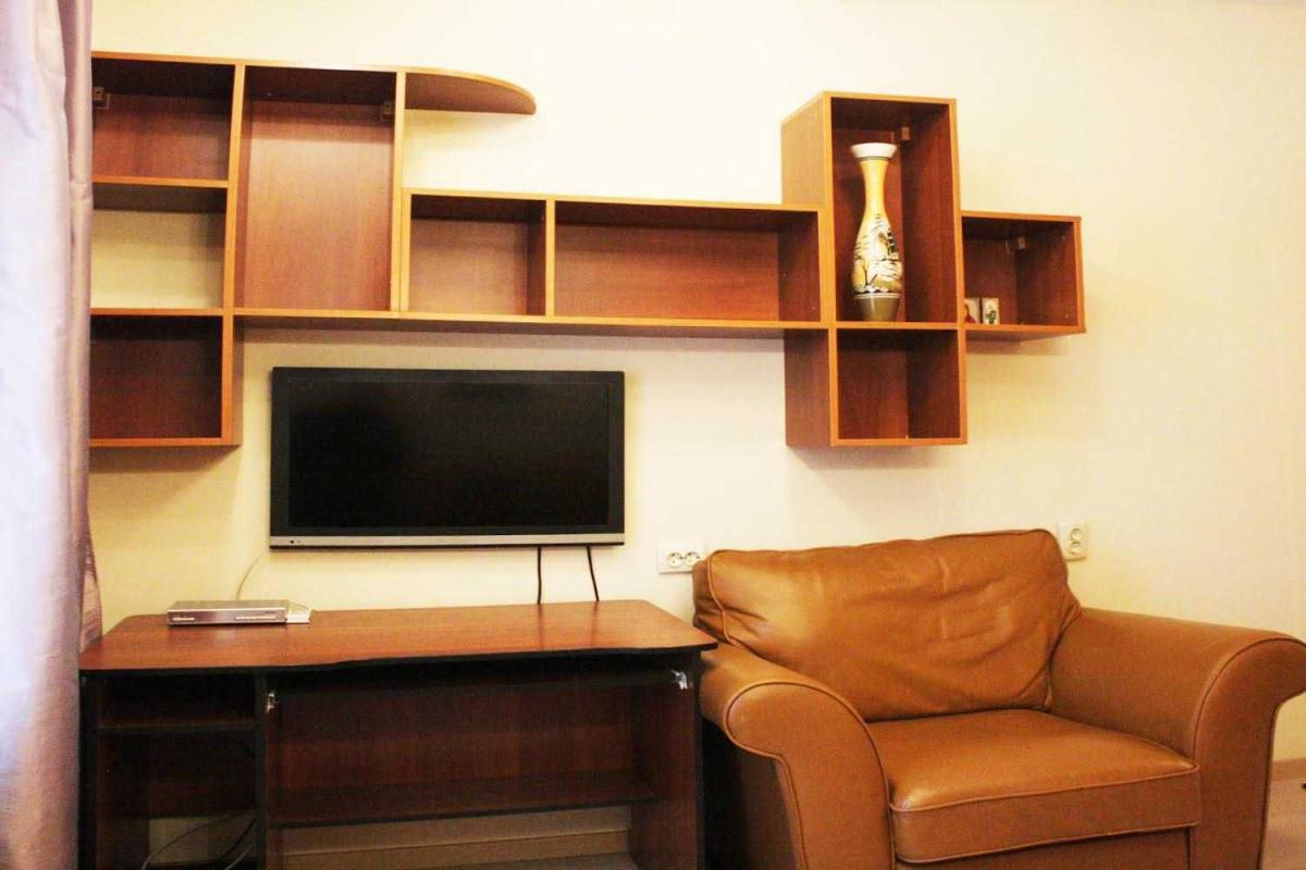 Long term rent 3 bedroom-(s) apartment Dragomanova Street 1г