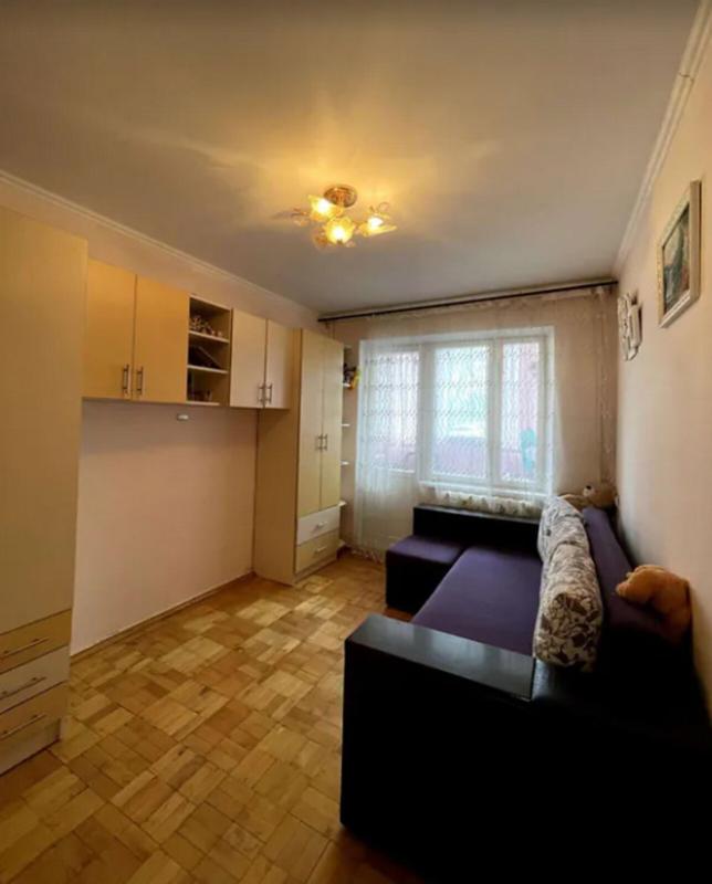 Sale 3 bedroom-(s) apartment 63 sq. m., Kyivska Street 14