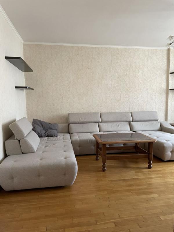 Long term rent 3 bedroom-(s) apartment Valeriia Lobanovskoho Avenue (Chervonozorianyi Avenue) 126г