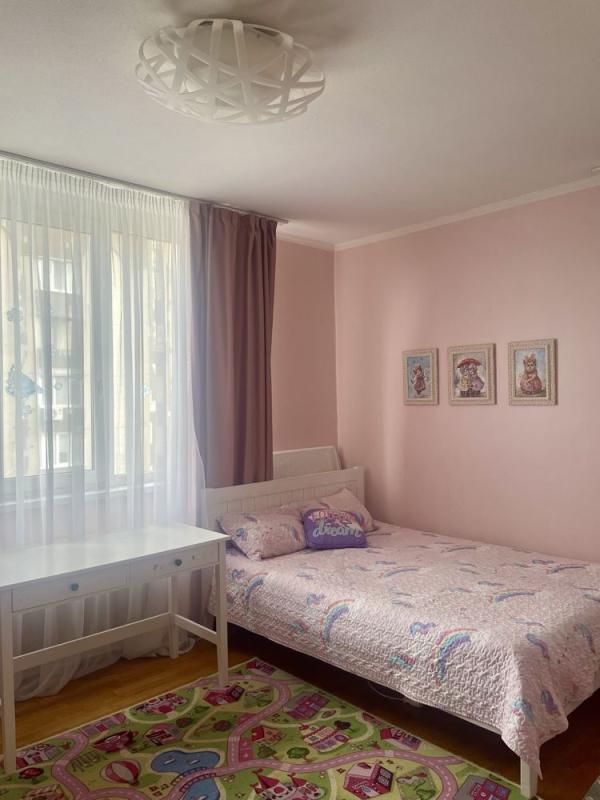 Long term rent 3 bedroom-(s) apartment Valeriia Lobanovskoho Avenue (Chervonozorianyi Avenue) 126г