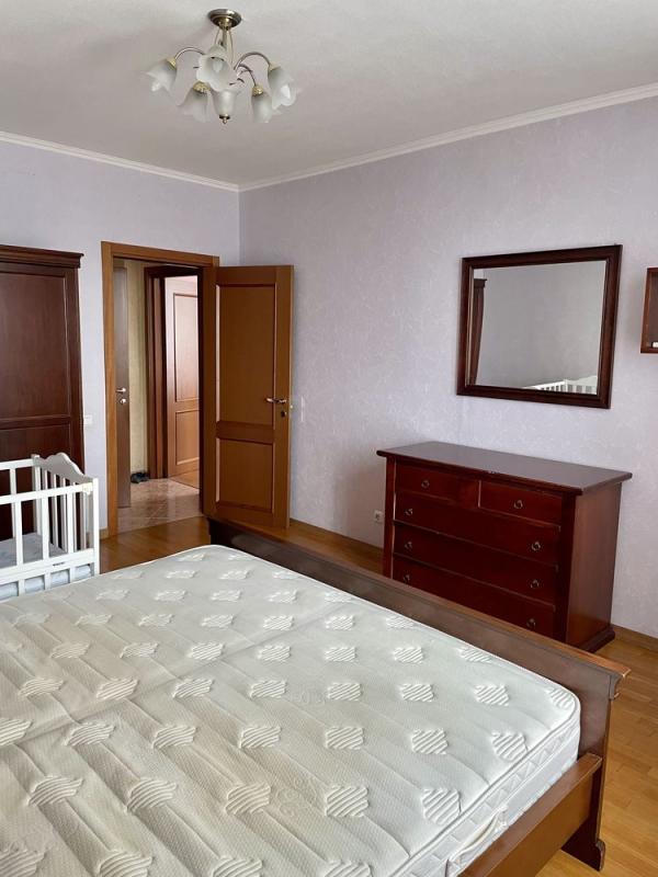 Long term rent 3 bedroom-(s) apartment Valeriia Lobanovskoho Avenue (Chervonozorianyi Avenue) 126г