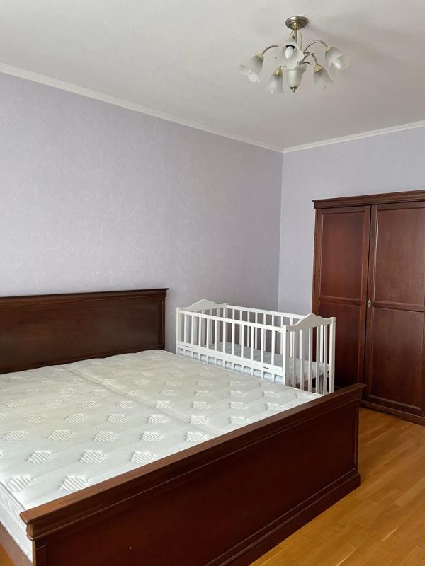 Long term rent 3 bedroom-(s) apartment Valeriia Lobanovskoho Avenue (Chervonozorianyi Avenue) 126г